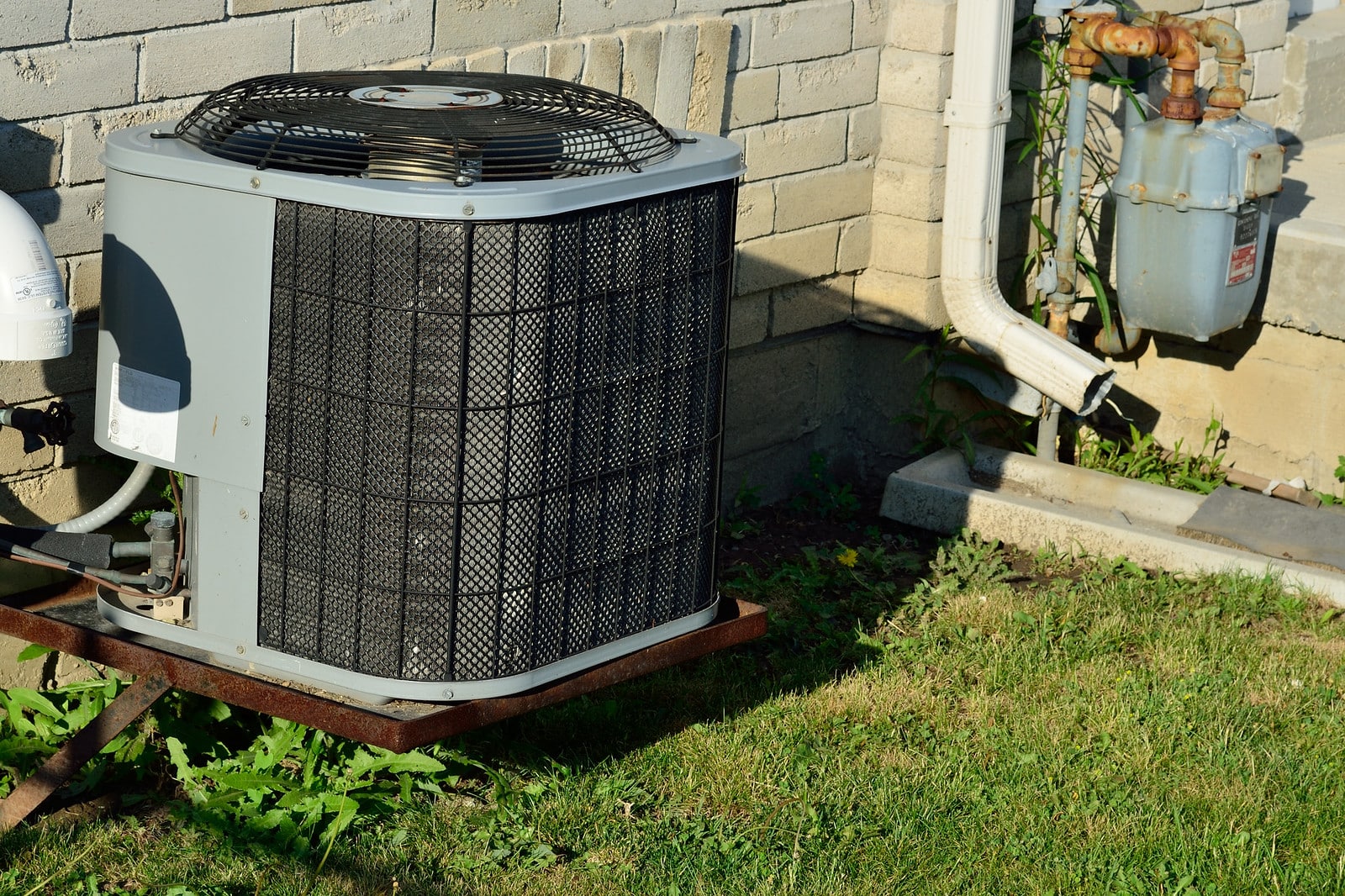 why-is-my-air-conditioner-blowing-hot-air-how-to-fix-cold-hot-air